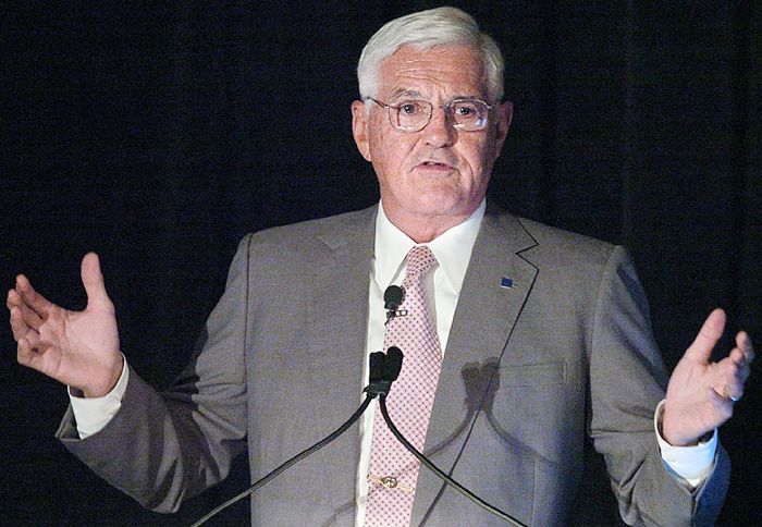 O Bob Lutz έδωσε μια συνέντευξη που έκανε αίσθηση, καθώς κατέθεσε τις προβλέψεις του για το μέλλον της αυτοκίνησης.